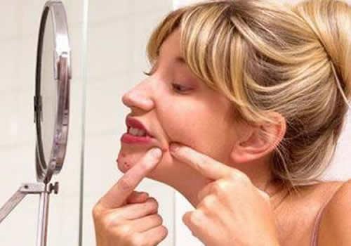 天天涂bb长闭合粉刺 还在这么用bb霜？怪不得你长闭合粉刺