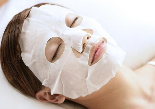 冬天敷面膜可以用热水泡吗 冬天敷面膜太冷怎么办