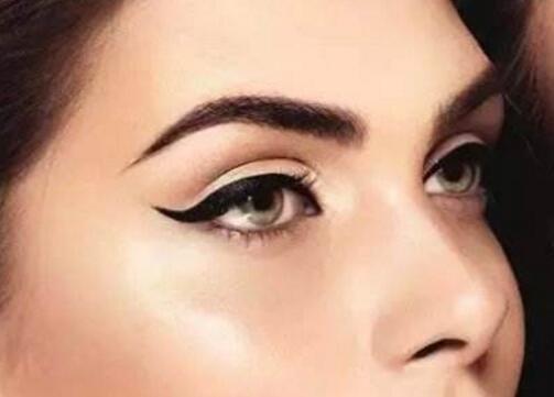 美瞳线变蓝怎么办