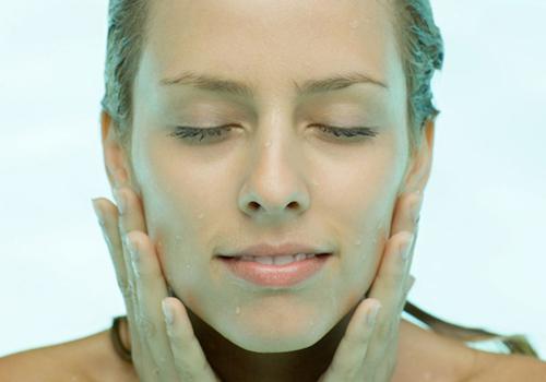 盐水洗脸能除螨虫吗