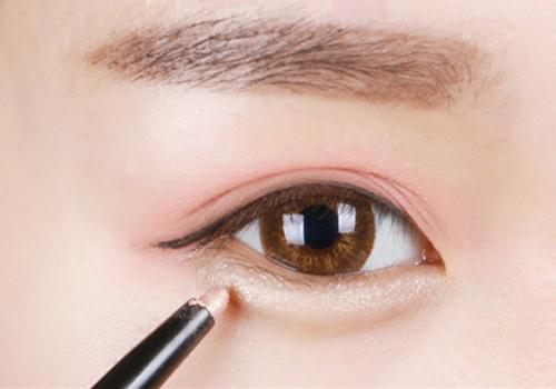 黑眼圈很重怎么办 吃什么可以去黑眼圈