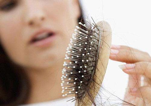 脱发是什么原因引起的 怎么样做预防脱发