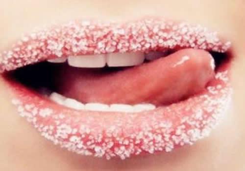 涂了口红起白色的东西 涂口红起白色东西怎么办