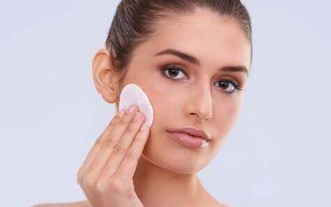 皮肤干燥像蛇皮怎么办 做好这6件事,还你滋润光滑肌肤!