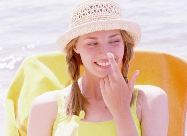 夏天出门怎么防晒 预防晒伤、中暑？酷夏户外活动必备5装备！