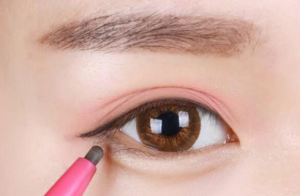 眼袋怎么去除 既简单又容易 卧蚕？眼袋？傻傻分不清，是眼袋这样做可去除