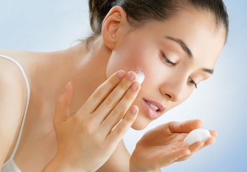 早上洗脸用热水还是冷水 原来这么多年都做错了