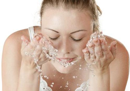 冬天洗脸的正确方法 洗脸的5大误区