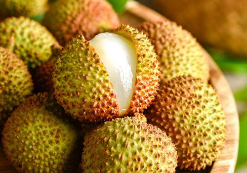 荔枝黄瓜能一起吃吗 荔枝和胡萝卜可以吃吗