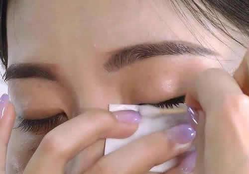 隔离霜用卸妆水还是卸妆油 关键看妆容和肤质