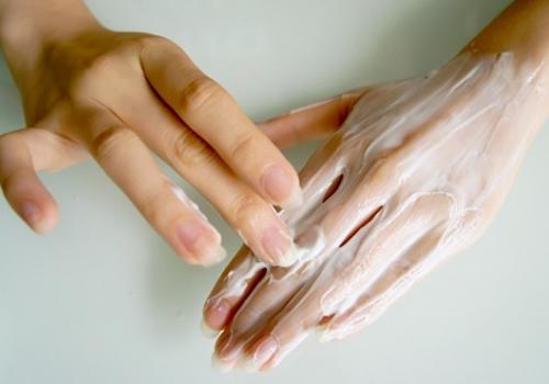 手膜可以带着睡觉吗 手膜不是手套，怎能戴着睡觉？