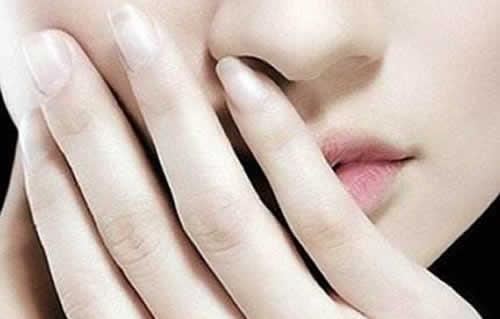 鼻子脱皮痛怎么办