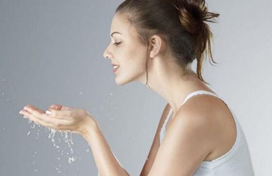 肌肤如何补水保湿 敏感肌肤怎么护理