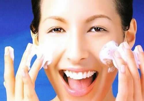 为什么用洗面奶洗完脸紧绷绷 多半是因为这五点原因！