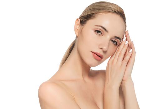 化完妆浮粉怎么办 4个招让你摆脱卡粉尴尬