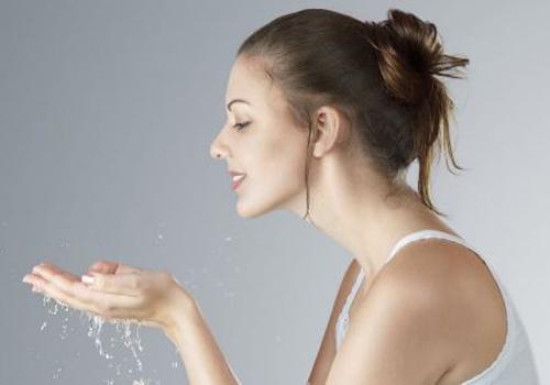 女人皮肤如何补水 皮肤补水要注意什么