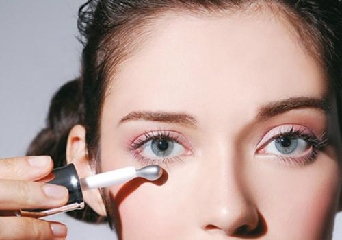 眼角长斑是什么原因 眼睛周围长斑怎么办