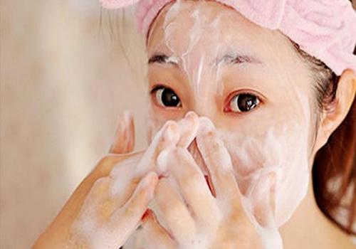 夏天化妆长痘痘怎么办 注意这6点，夏天化妆再也不怕长痘痘了！