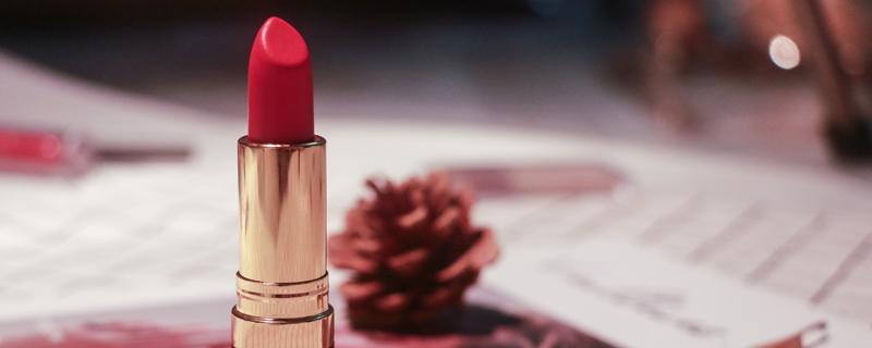 天天涂口红对嘴唇有影响吗 经常涂口红嘴唇会变黑吗