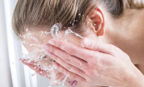 洗脸水加什么美白 加1物越洗越美