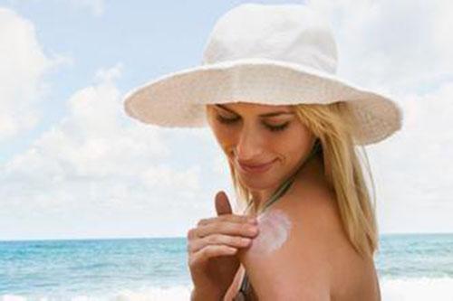 防晒霜怎么用才正确 防晒霜用的巧才能起作用