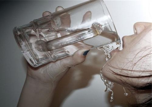 春季如何给皮肤保湿 4个方法锁住水分