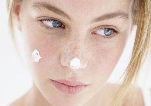 长斑是什么原因引起的 原来揉腹还有这样的好处