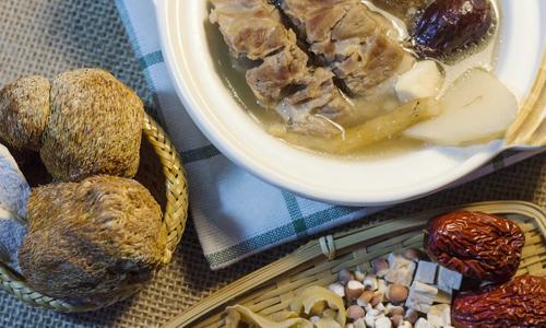 黄芪能和排骨一起炖吗 黄芪炖排骨有哪些功效