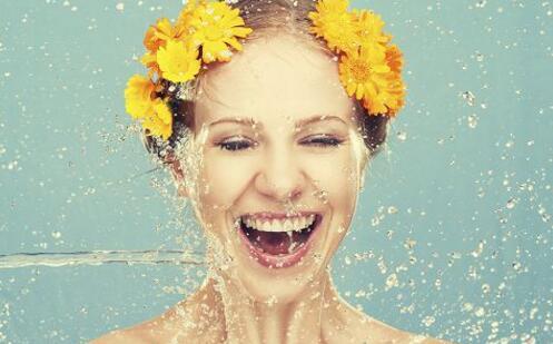 洗脸过度会怎么样 脸洗太干净恐变敏感性肌肤！