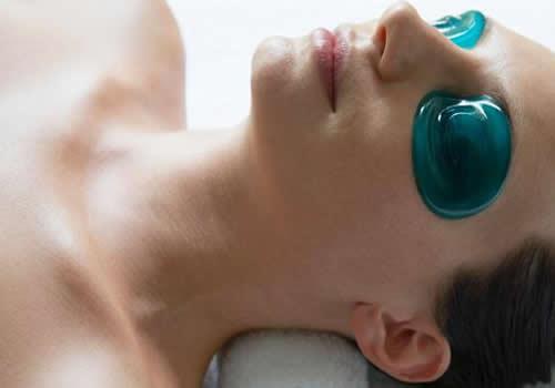 敷眼膜要闭眼还是睁眼 根据眼膜形状决定