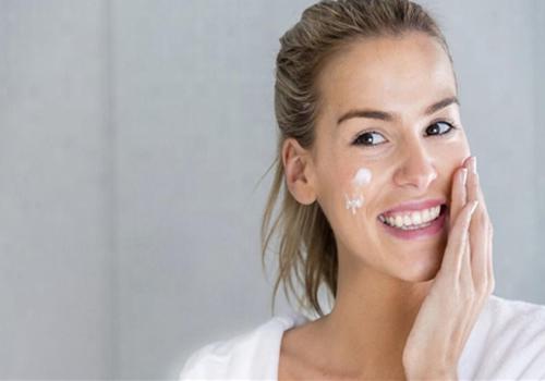 晚上出门要擦防晒霜吗 晚上出门有紫外线吗