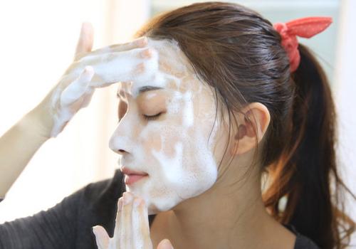 敏感肌可以用氨基酸洗面奶吗