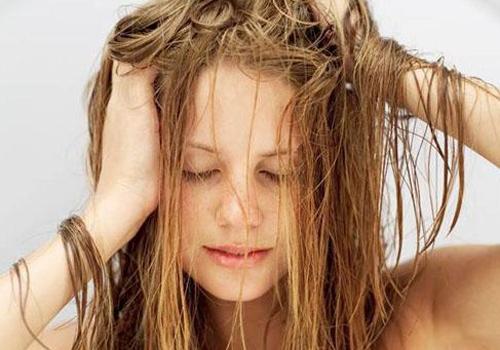 头发干枯原因有哪些 头发干枯吃什么好