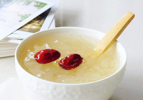 每天喝银耳汤能丰胸吗 给你简单有效的丰胸方法