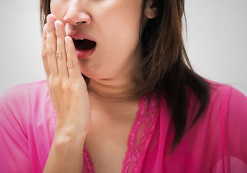 熬夜引起口臭怎么办 做好这4点可以改善
