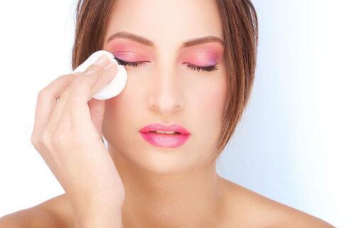 卸妆水的正确使用方法 这样用才能卸妆干净...