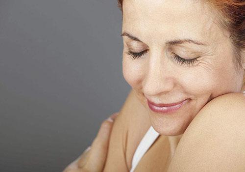 白醋泡鸡蛋能去皱纹吗 泡了鸡蛋的白醋能喝吗