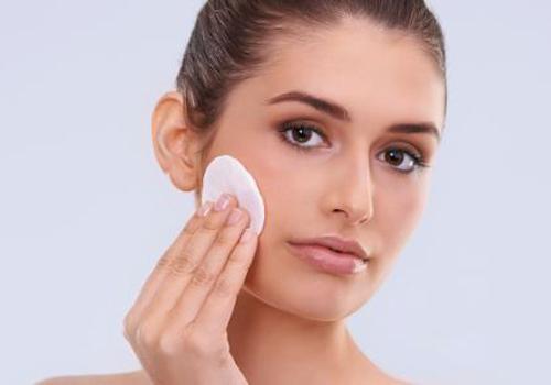 春季皮肤干燥缺水怎么办 教你几个正确补水方法