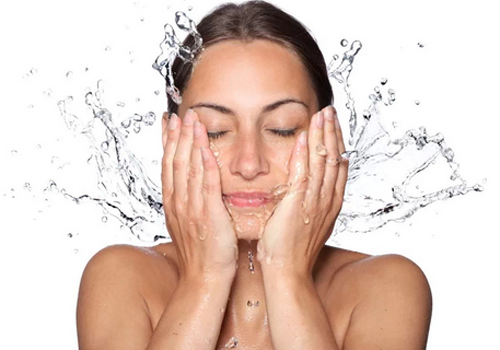 天天用爽肤水敷脸吗 爽肤水敷脸多长时间好