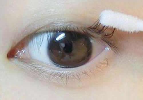 涂了睫毛增长液的危害 在用睫毛增长液的必须来看看!