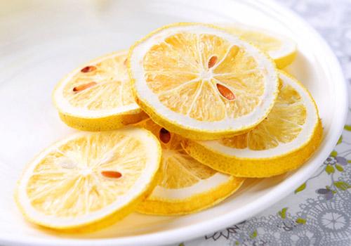 切好的柠檬片怎么保存 柠檬片和什么搭配减肥