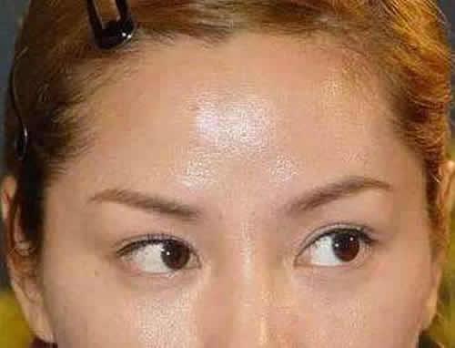 为什么化完妆脸上出油