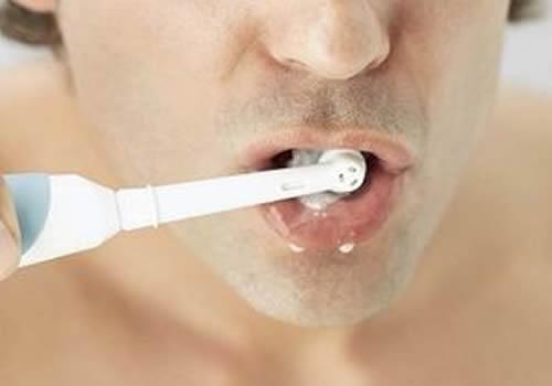 小苏打刷牙可以每天用吗 小心把牙齿刷个大窟窿！