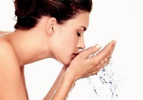 用什么洗脸对皮肤好 试试就知道