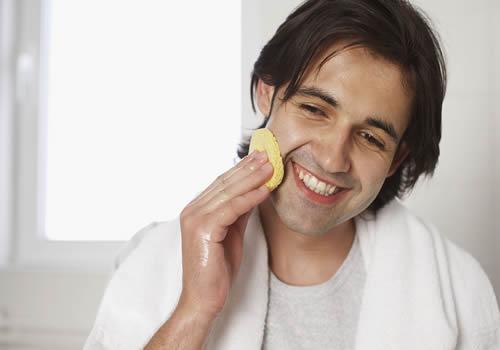 男士防晒霜需要卸妆吗 男士防晒霜用什么卸妆好