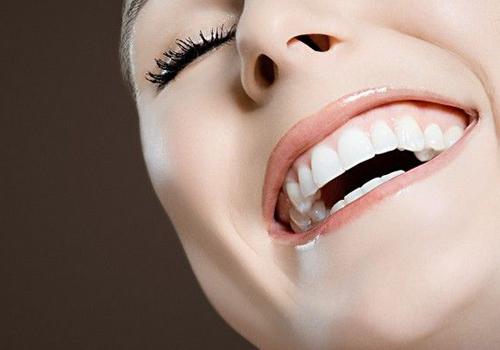 牙齿黄了怎么变白 教你一招两分钟让牙齿变白