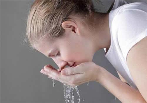 天天用白糖洗脸对皮肤有害吗 根据白糖洗脸的方法决定是否有害