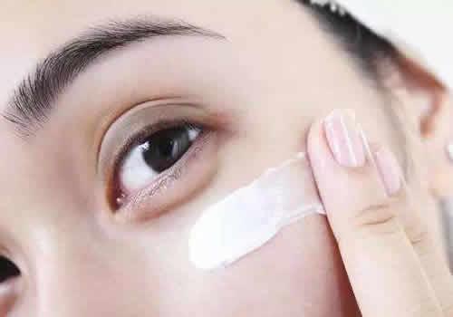 水乳眼霜的使用顺序 常见护肤品的使用顺序排列