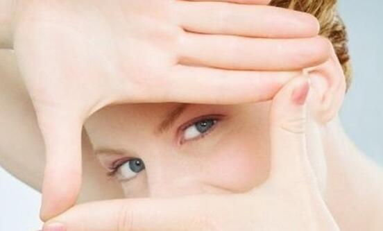 黑眼圈细纹怎么去除 过度用眼眨眼？鱼尾纹熊猫眼现身！