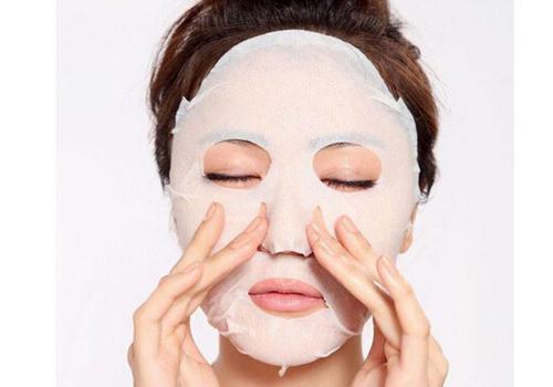 敷面膜脸上刺痛是怎么回事 敷面膜的注意事项